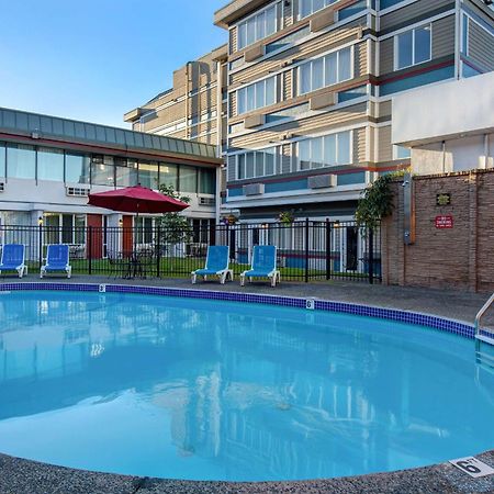 Days Inn By Wyndham Victoria Airport Sidney Ngoại thất bức ảnh