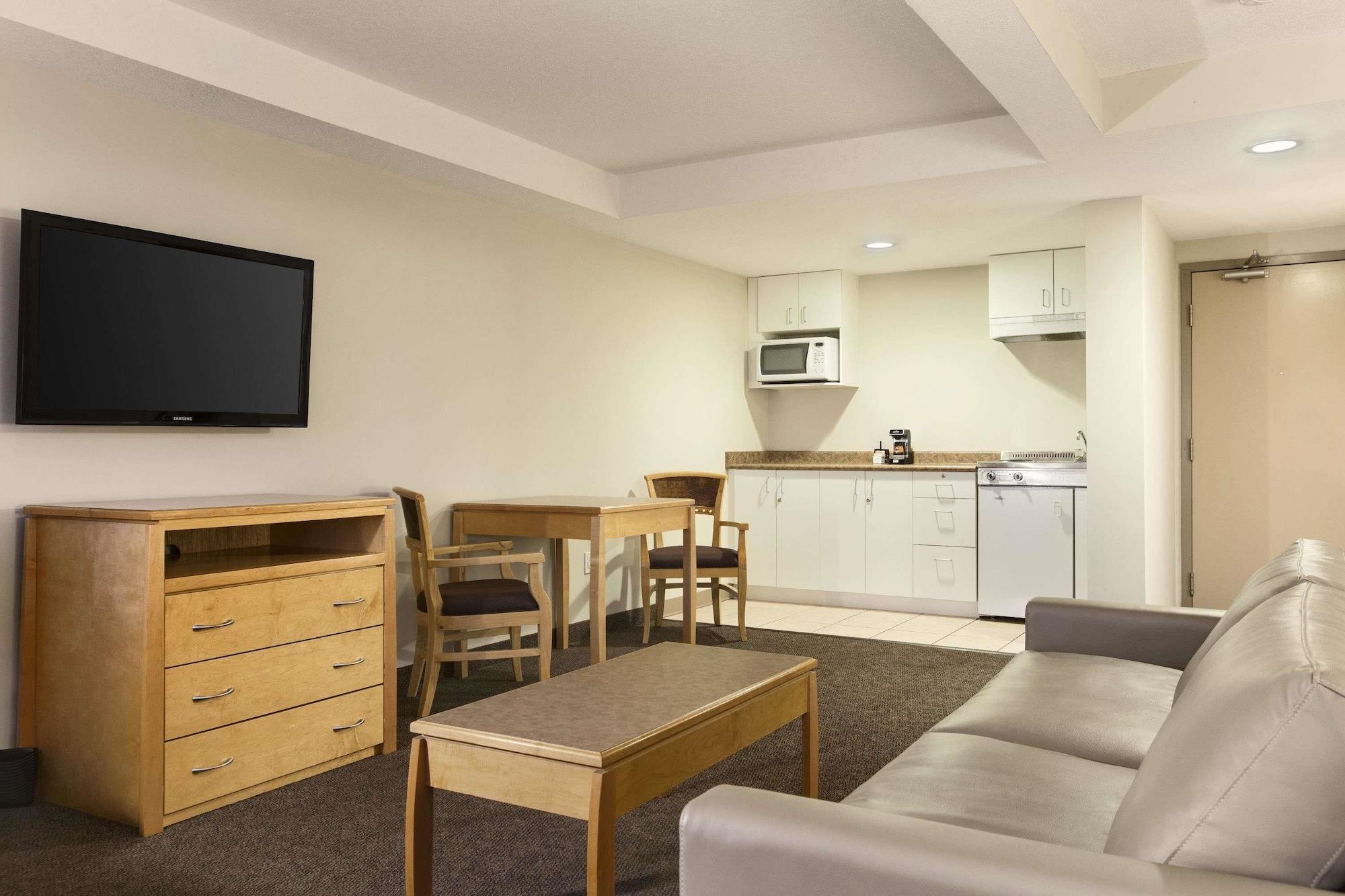 Days Inn By Wyndham Victoria Airport Sidney Ngoại thất bức ảnh