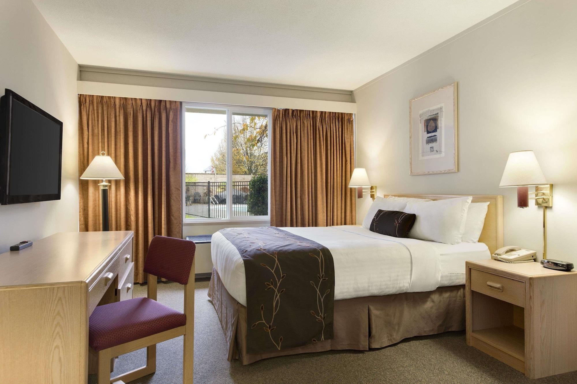 Days Inn By Wyndham Victoria Airport Sidney Ngoại thất bức ảnh