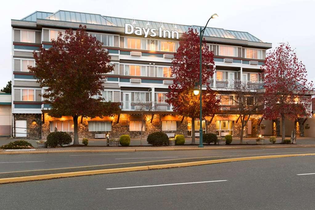 Days Inn By Wyndham Victoria Airport Sidney Ngoại thất bức ảnh