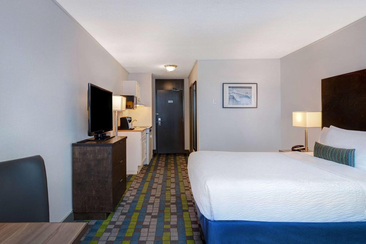 Days Inn By Wyndham Victoria Airport Sidney Ngoại thất bức ảnh