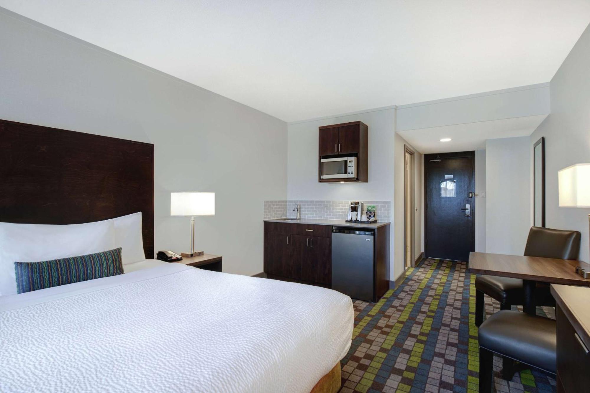 Days Inn By Wyndham Victoria Airport Sidney Ngoại thất bức ảnh