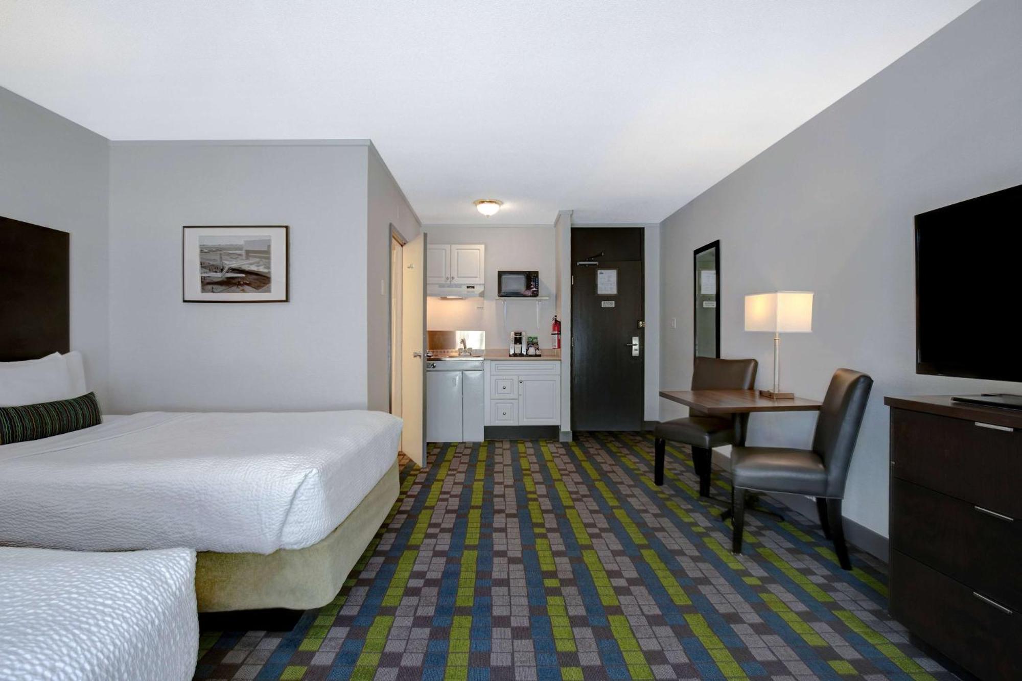 Days Inn By Wyndham Victoria Airport Sidney Ngoại thất bức ảnh