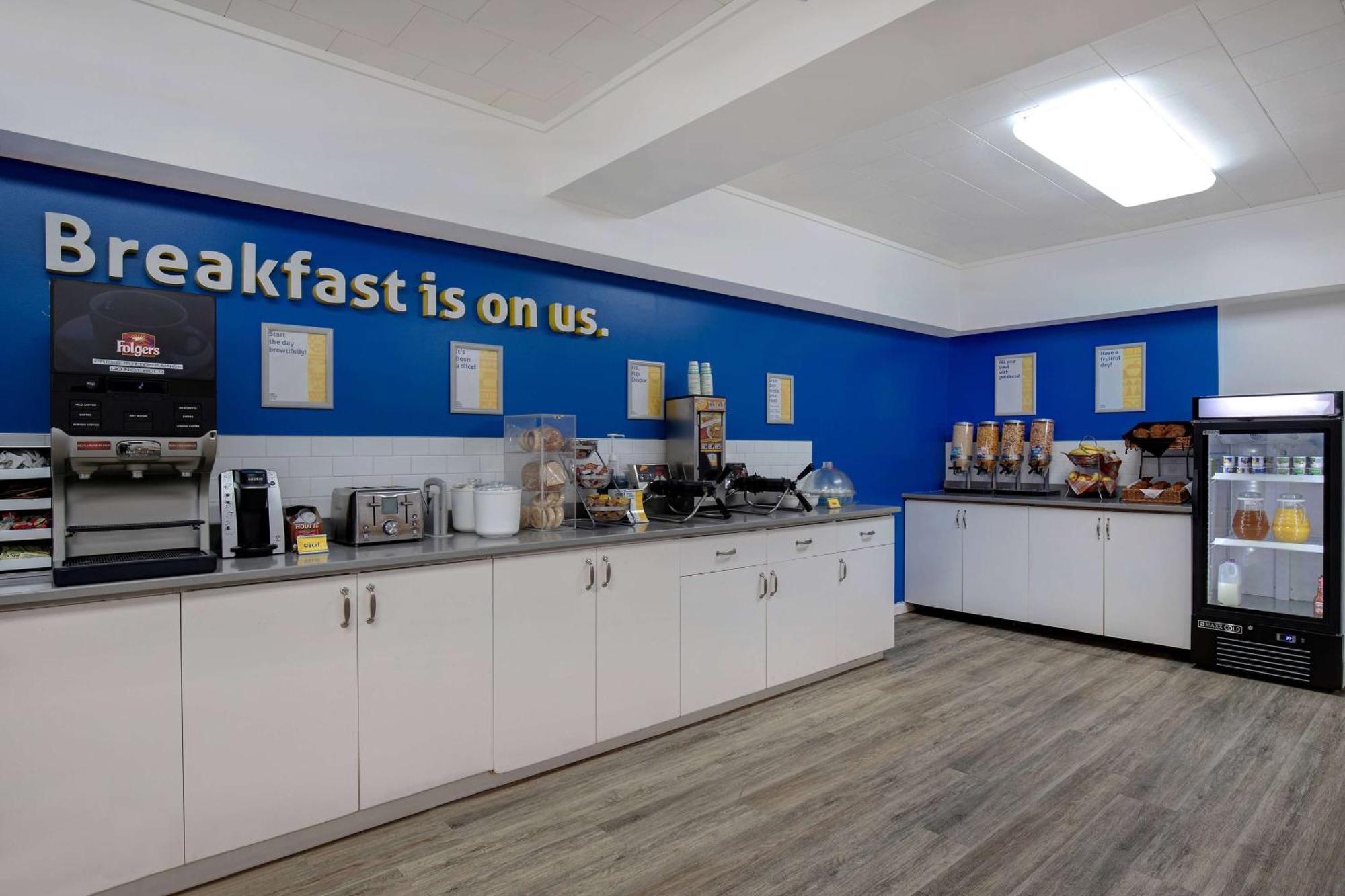 Days Inn By Wyndham Victoria Airport Sidney Ngoại thất bức ảnh