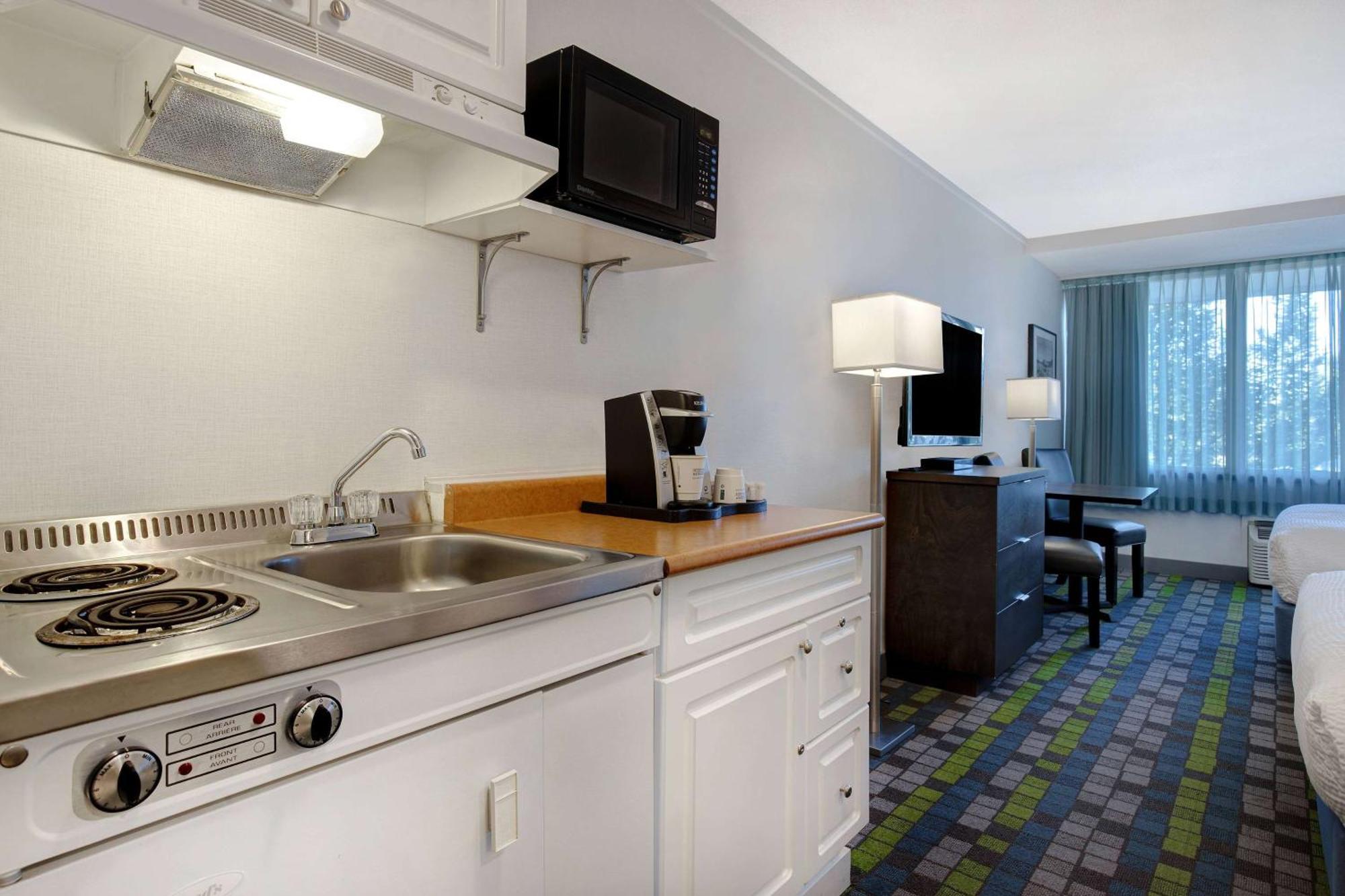 Days Inn By Wyndham Victoria Airport Sidney Ngoại thất bức ảnh