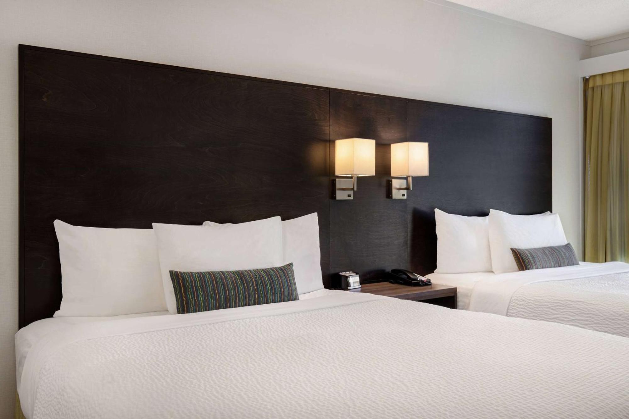 Days Inn By Wyndham Victoria Airport Sidney Ngoại thất bức ảnh