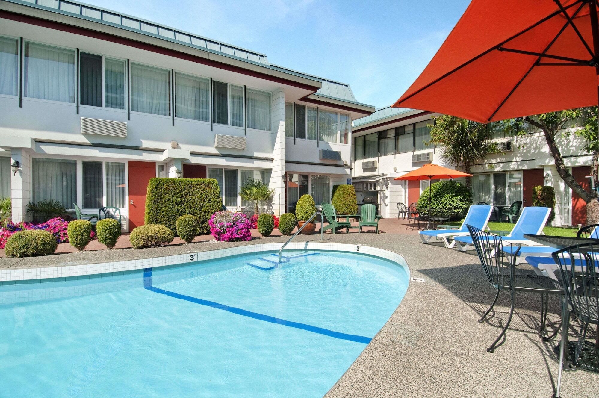 Days Inn By Wyndham Victoria Airport Sidney Ngoại thất bức ảnh